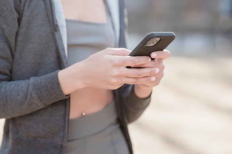 Google annuncia la “modalità ladro”: come funziona e perché è attiva solo in questo Paese 7 smartphone.jpg