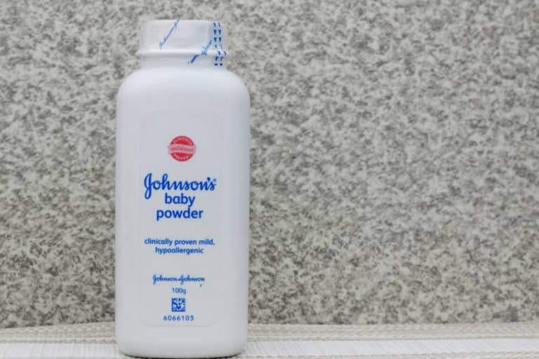 Talco cancerogeno, Johnson & Johnson pagherà 700 milioni di dollari per chiudere le cause negli Usa 3 talco jj.jpg