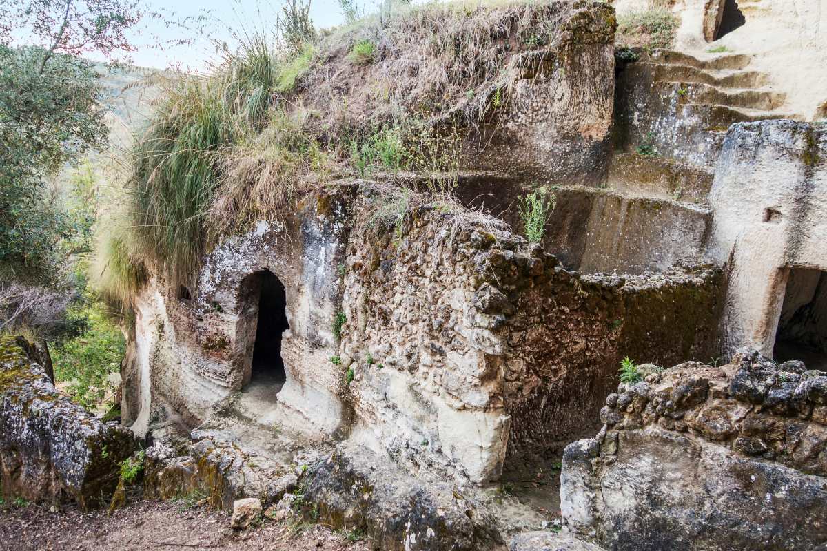 Zungri: cosa vedere nella città di pietra a due passi da Tropea (famosa anche per i portoni dipinti) 1 zungri.jpg