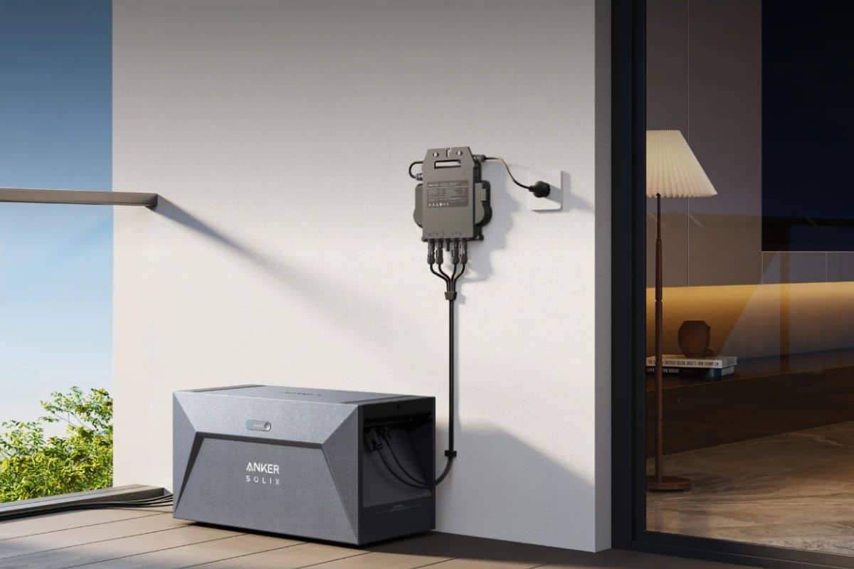 Fotovoltaico da balcone contro il caro bollette e la crisi energetica: ecco i migliori e più convenienti dispositivi Solar Bank 1 1200x800 11.jpg