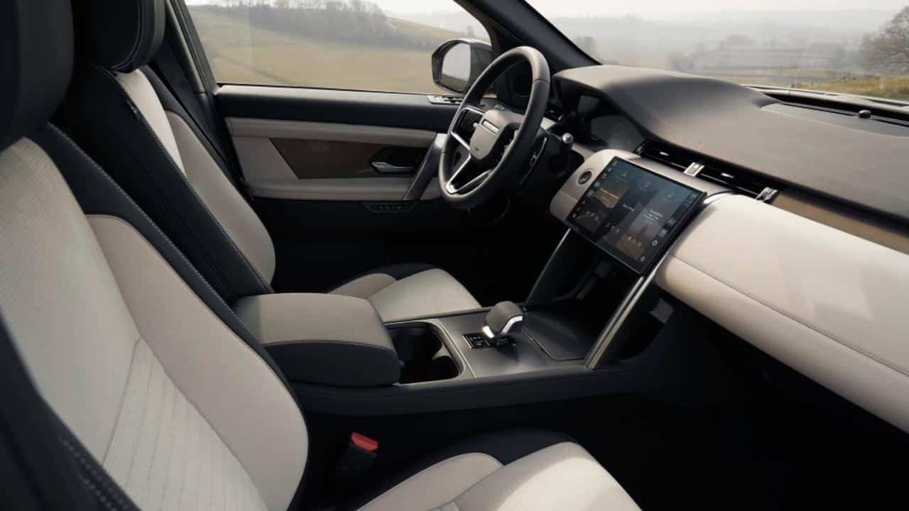 Land Rover Discovery 35th Anniversary: motore diesel MHEV 48V 1 2024 land rover discovery sport interior 5 1.jpg