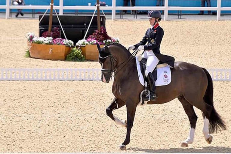 Ti spieghiamo il caso di Charlotte Dujardin, l’olimpionica che ha frustato ripetutamenteun cavallo durante l’allenamento 6 640px Charlotte Dujardin 2012 Olympic Dressage.jpg