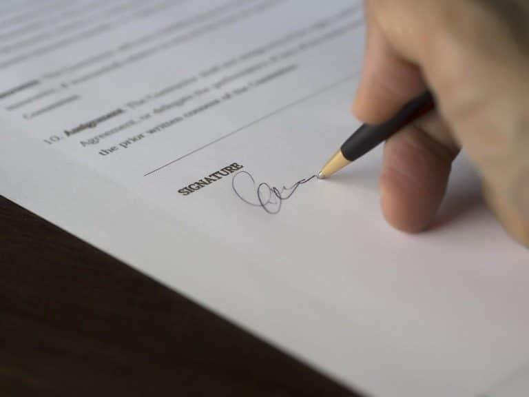Firma contratto.jpg