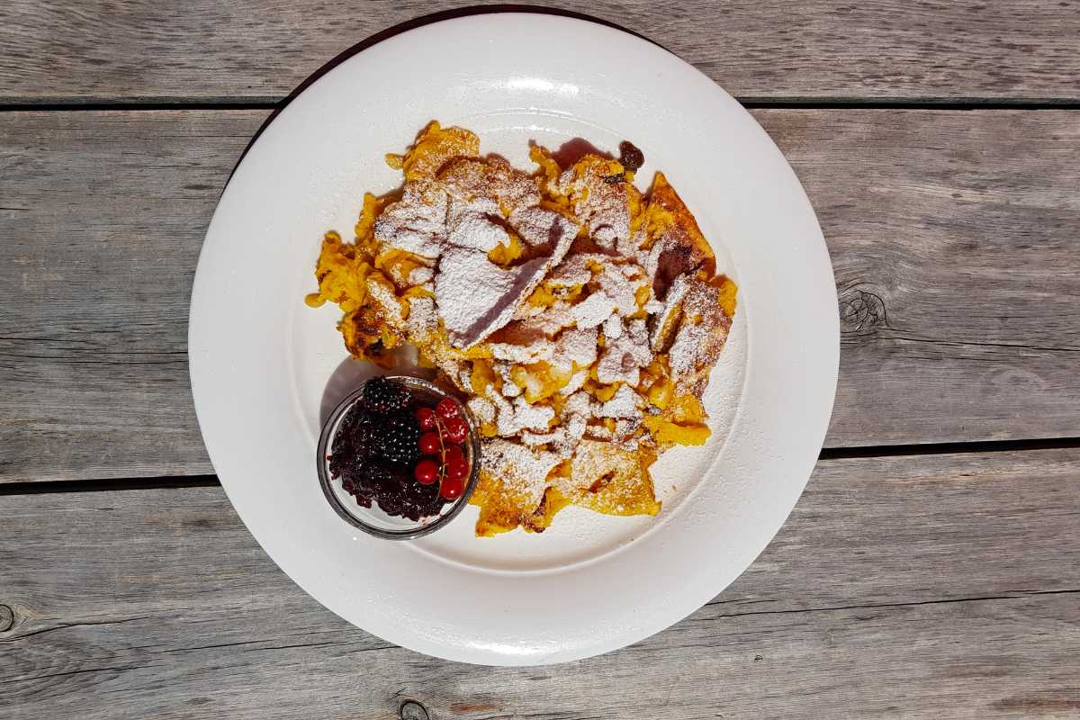 Siamo stati in Alto Adige e abbiamo assaggiato il Kaiserschmarren: le origini e la ricetta del tipico dolce austriaco 1 Kaiserschmarren.jpg
