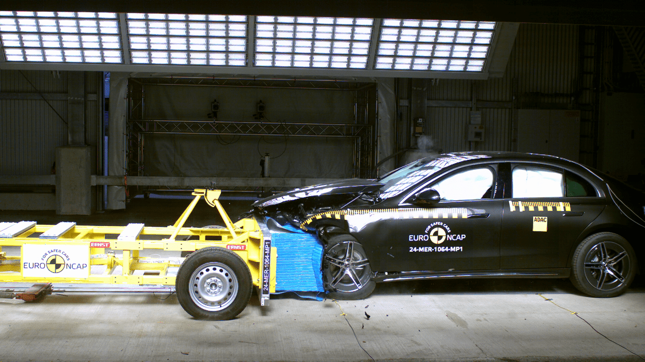 Mercedes Classe E Crash test.png