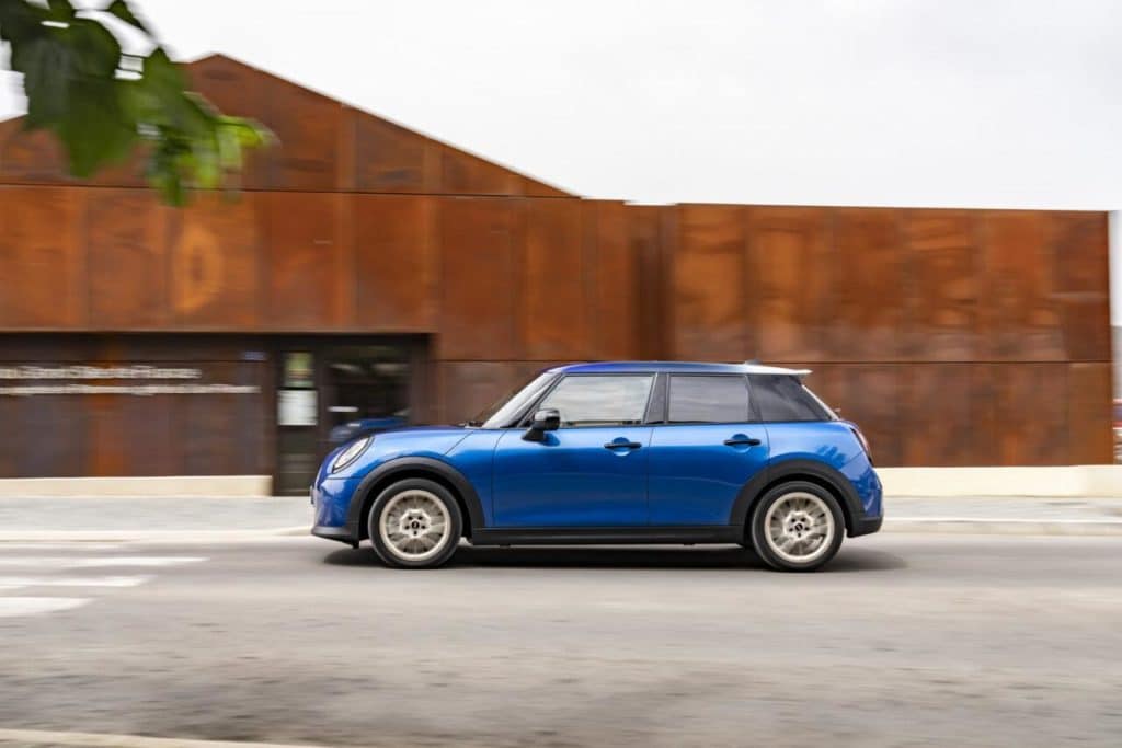 P90559980 highRes mini cooper s 5 door scaled e1721298197705.jpg