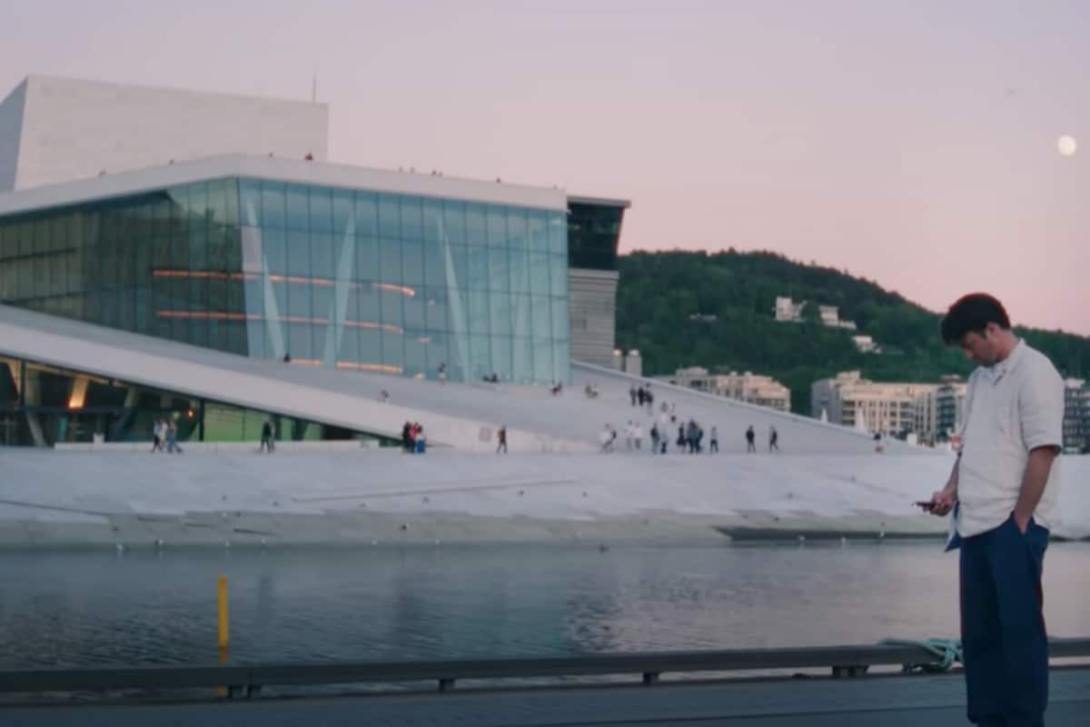 “Si può davvero chiamare città?”: il geniale spot che elenca i “difetti” di Oslo (che non possiamo non amare) 1 Spot Oslo.jpg