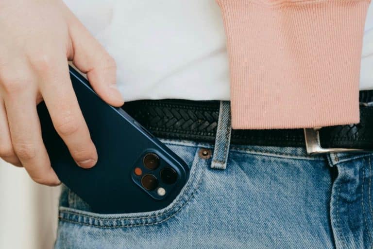 Perché spesso sentiamo il telefono vibrare quando non è così? Ti spiego tutto sul fenomeno del “ringxiety” 5 Telefono vibra.jpg