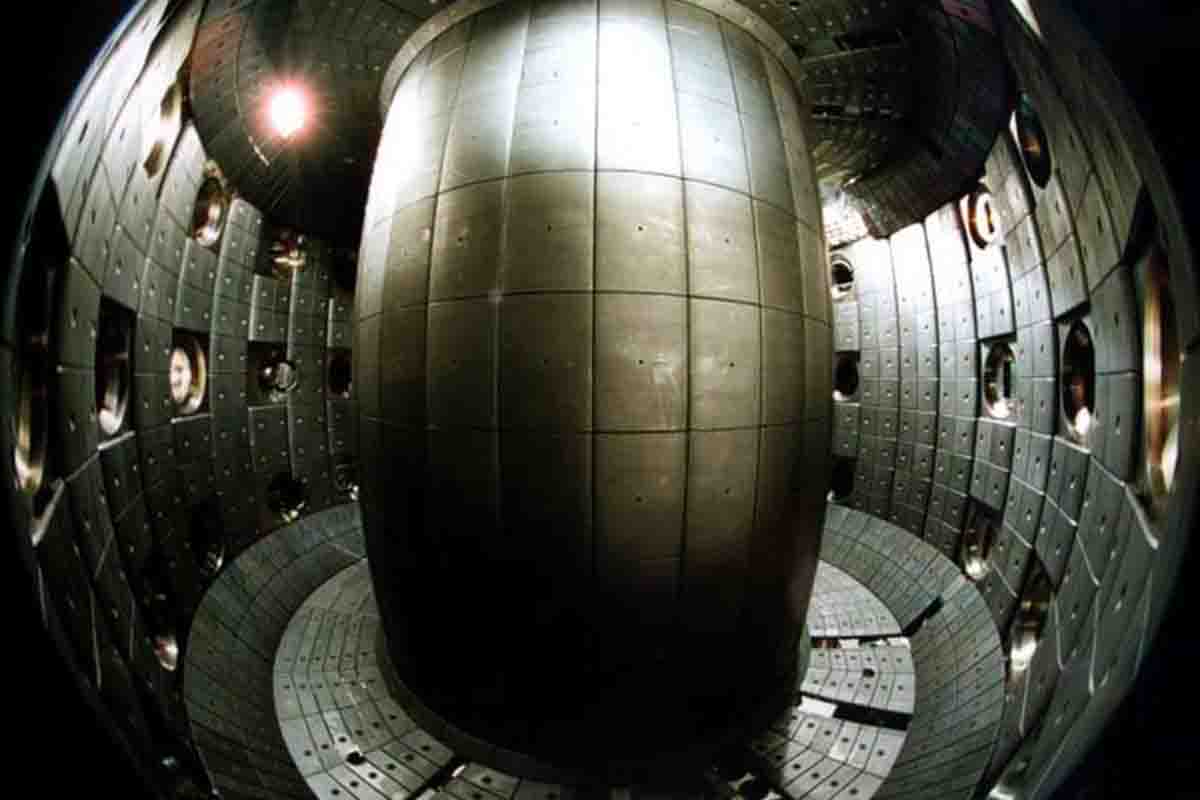 Tokamak fusione nucleare.jpg