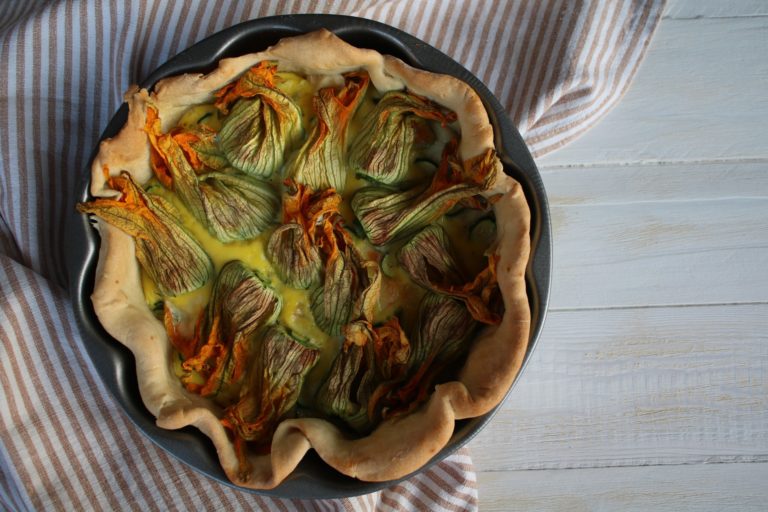 Torta salata fiori zucca scaled.jpg