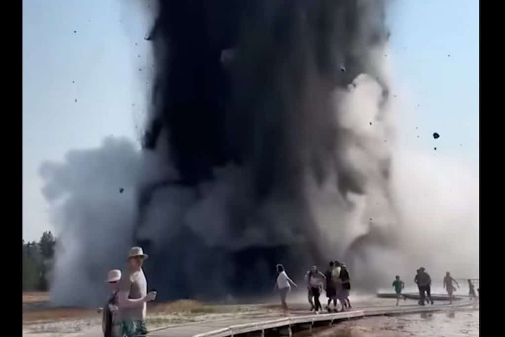 Yellowstone esplosione idrotermale.jpg