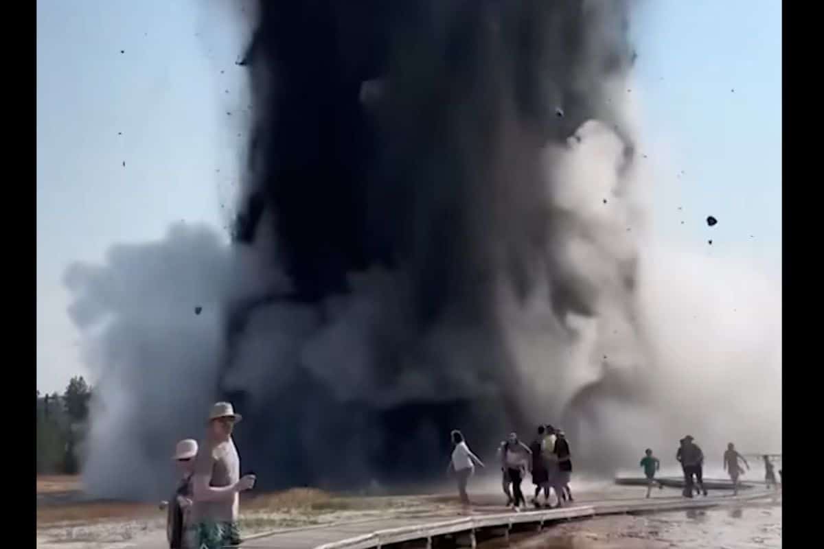 Yellowstone esplosione idrotermale.jpg