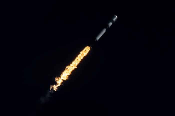 Incidente al lancio del Falcon 9 di SpaceX: conseguenze e indagini 1 a photo of falcon 9 in flight from a few years ago m.jpg