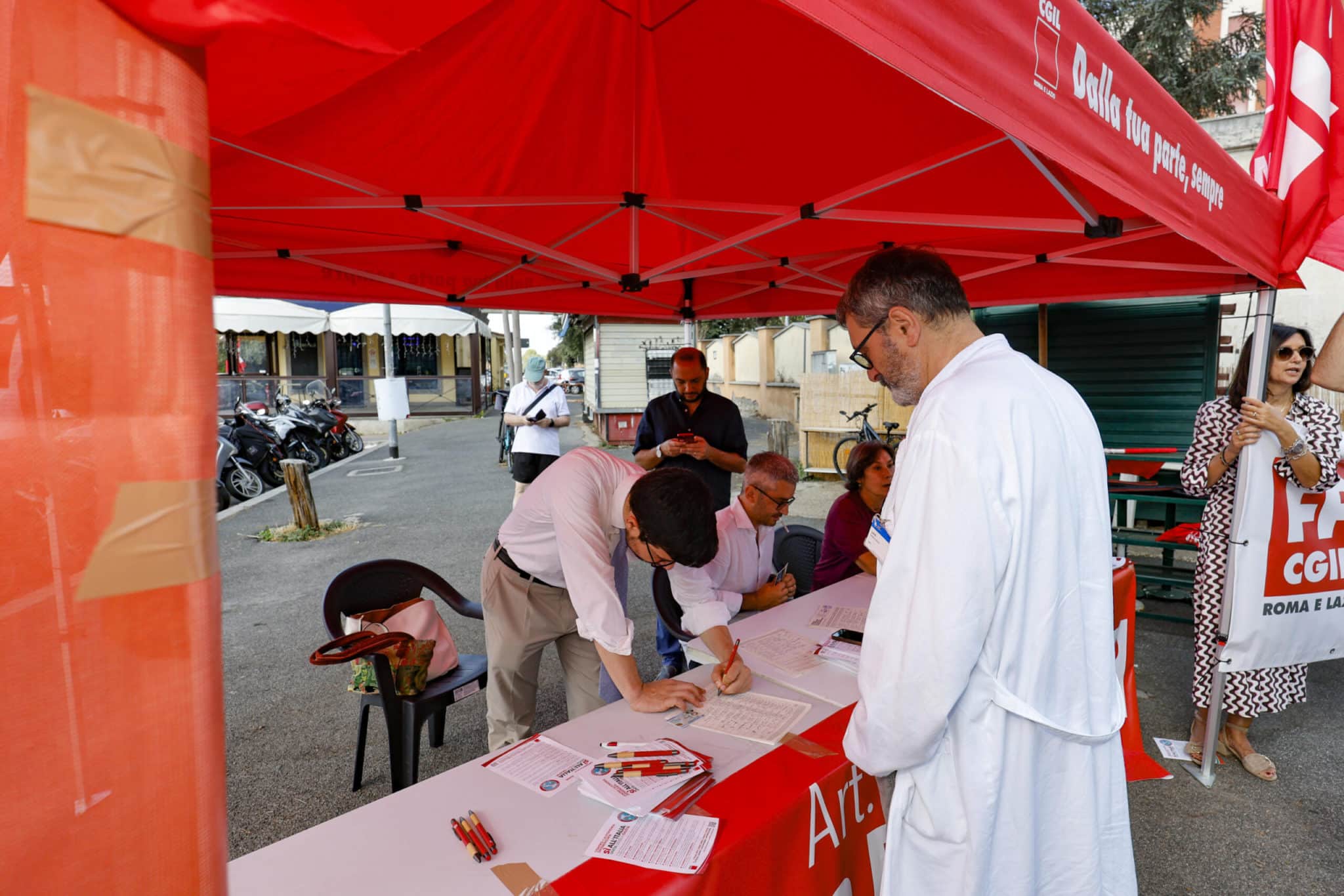 banchetto firme referendum autonomia scaled.jpg