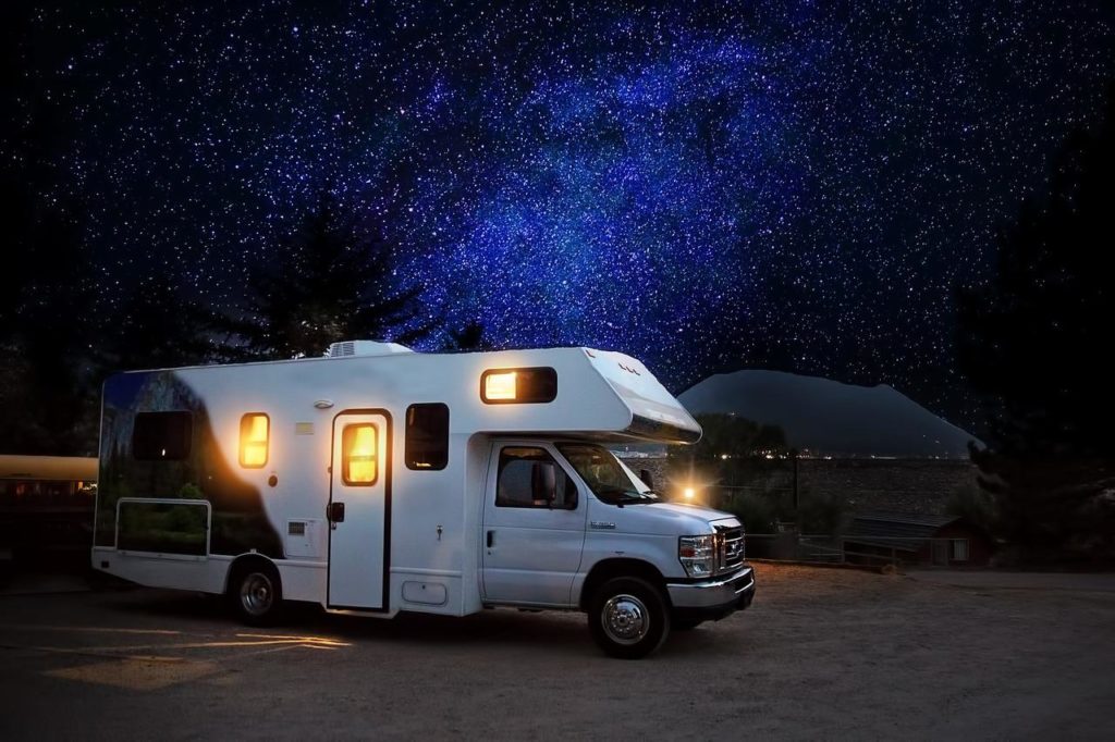 camper di notte.jpg