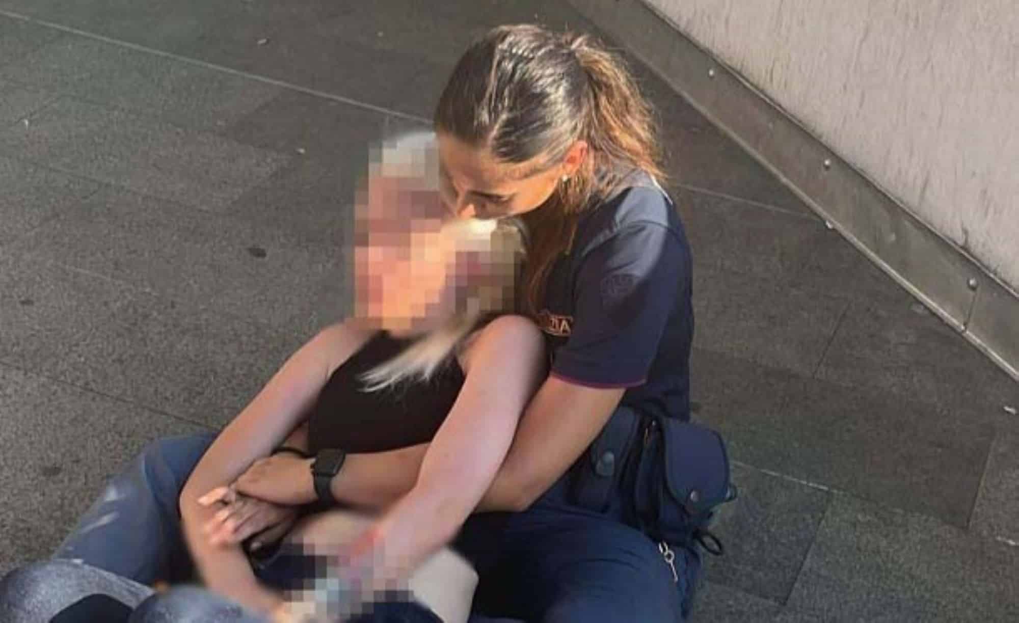 Como, ragazza di 22 anni prova a gettarsi nel vuoto: una poliziotta, quasi sua coetanea, la afferra e la mette in salvo 1 como ragazza tentativo di suicidio.jpg