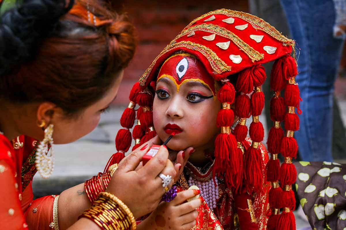La triste vita delle Kumari, le bambine dee del Nepal: torturate per essere perfette 1 dea bambina.jpg