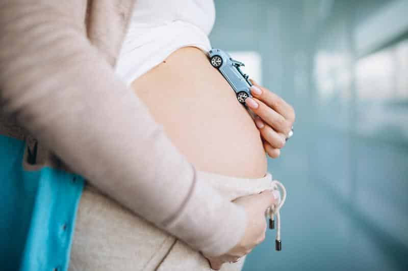 Donne incinte, consigli e regole per viaggiare in auto in sicurezza 1 donna in gravidanza.jpg