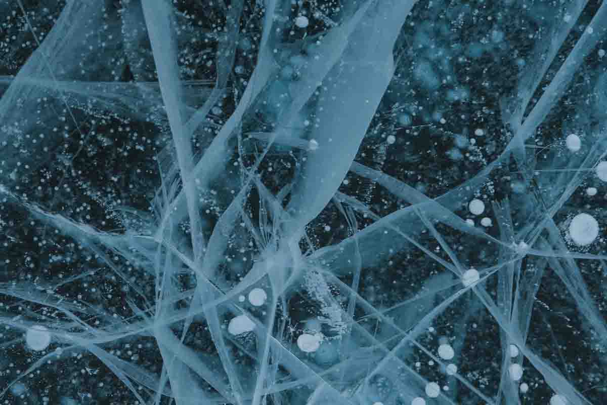 Raffreddamento passivo: la speciale “gelatina” biodegradabile che sfida la fisica riuscendo a riflettere il 104% della luce solare 1 ghiaccio.jpg