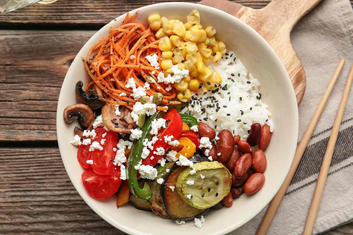 insalata di riso con verdure legumi e feta.jpg