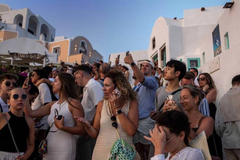 santorini OVERTOURISM2.jpg