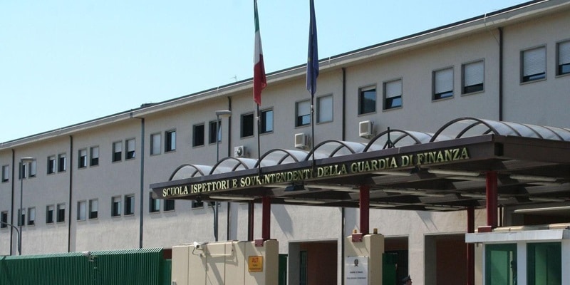 «Diamo il via alla caccia, quella la punisco»: le chat dei capitani della Gdf a L’Aquila e l’ipotesi del sesso in cambio degli esami 1 scuola ispettori gdf laquila violenza sessuale esami.jpg