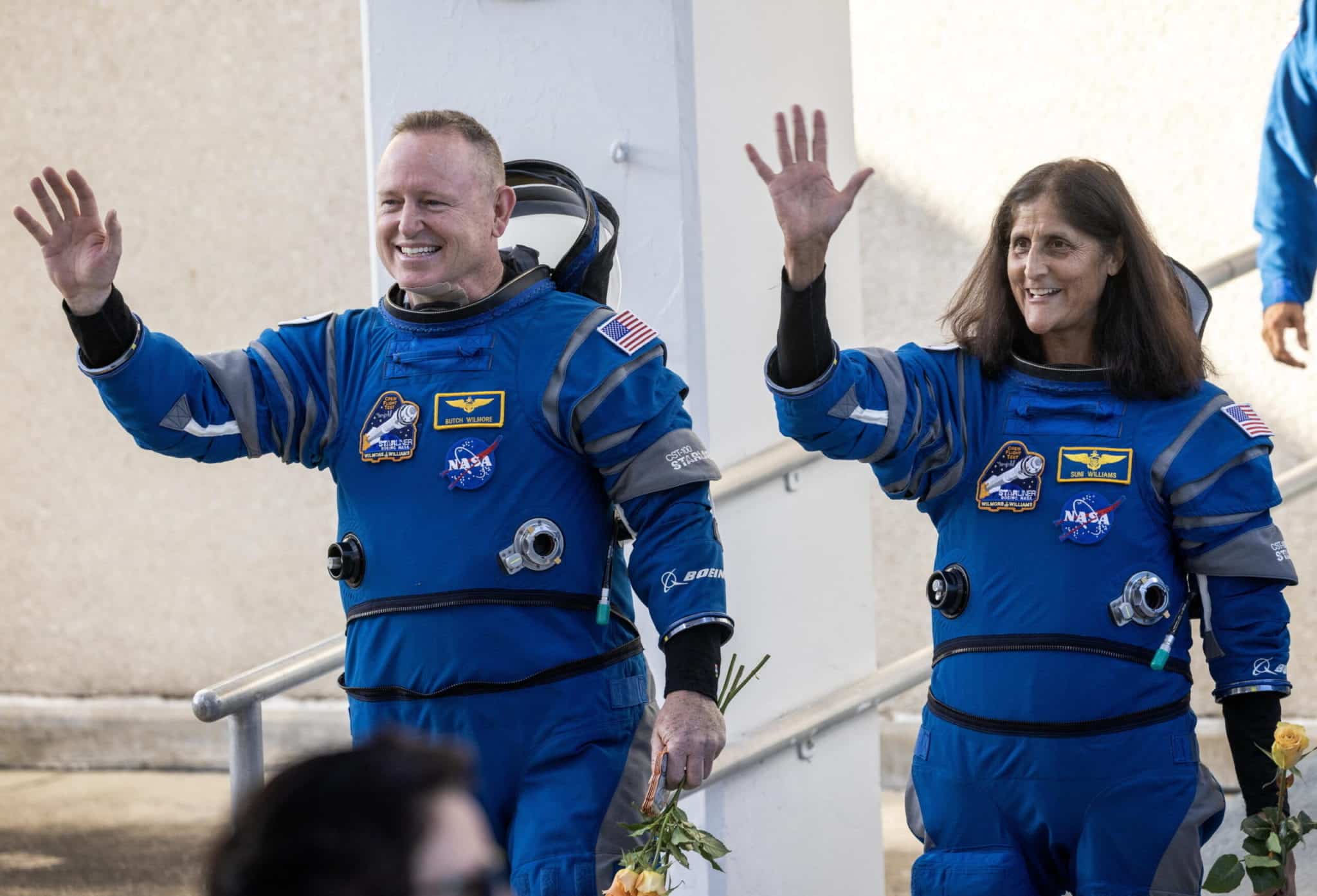 La Nasa si affida a SpaceX di Elon Musk per riportare sulla Terra i due astronauti bloccati nella Stazione spaziale internazionale 1 Butch Wilmore and Suni Williams scaled.jpg