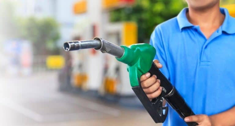 Dal benzinaio scaled e1725034482600.jpg