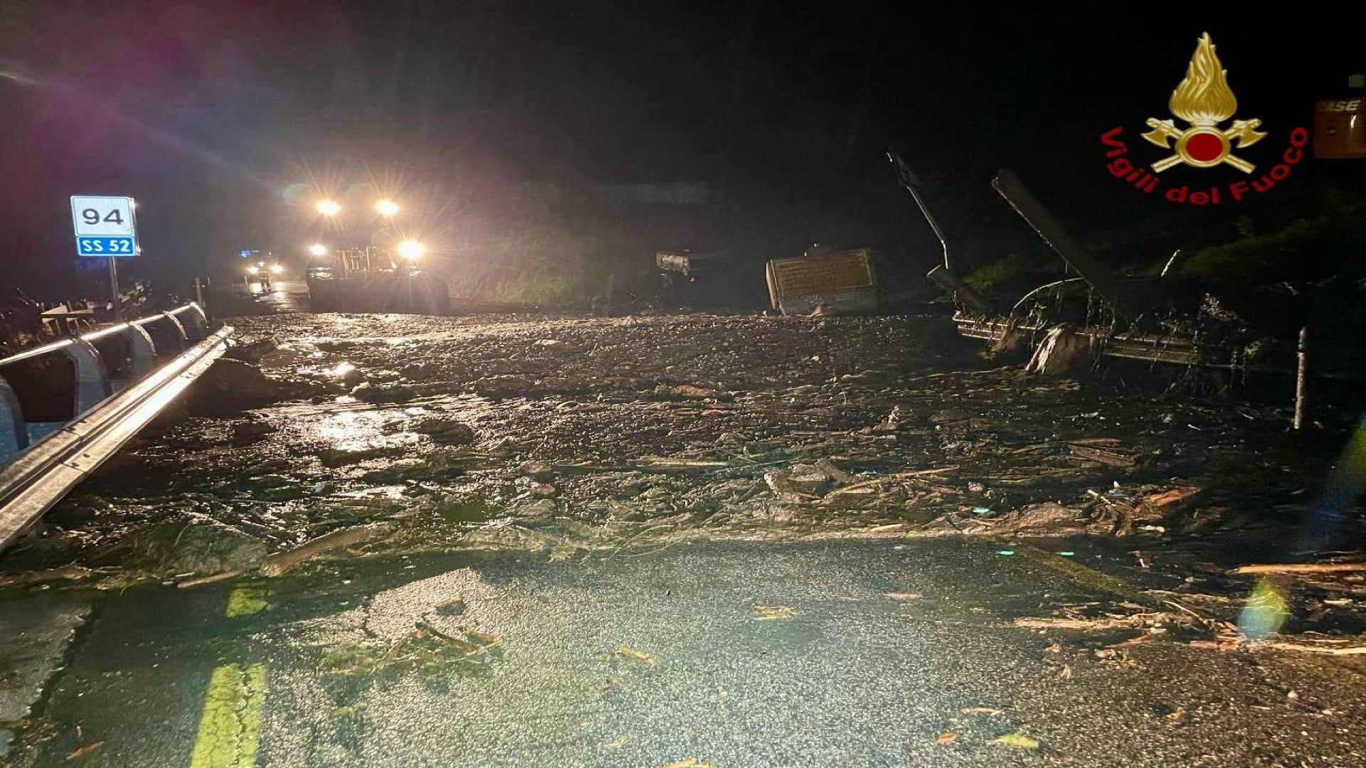 Maltempo, frane sulle strade per le montagne delle Dolomiti: la mappa dei disagi e gli interventi d’emergenza – I video 1 Frana tra Friuli e Veneto.jpg