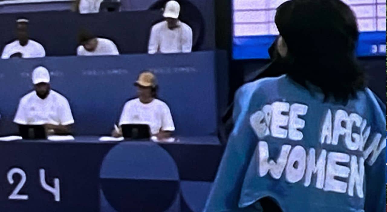«Free Afghan women», la breakdancer afghana Manizha Talash sfida il regime alle Olimpiadi e protesta per i diritti delle donne – Il video 1 Free Afghan women la breakdancer afghana Manizha Talash sfida il regime alle Olimpiadi.jpg