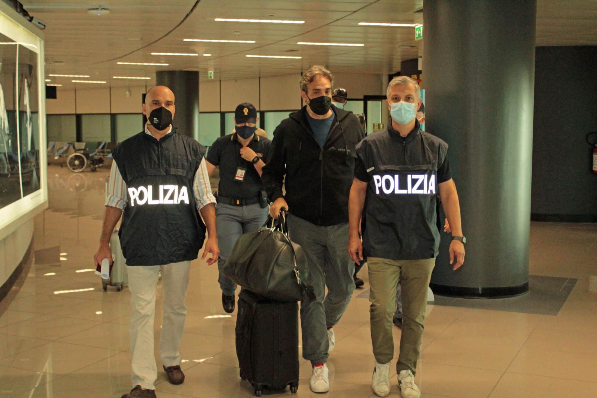 Il giallo del tesoro di Massimo Bochicchio, sospetti sulla moglie del broker dei Vip: «E se vado nei casini?» 1 GOLF 20240807072934921 be020e9eb3f2774be6c96dadb1f7bb13 scaled.jpg