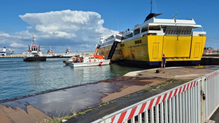 Incendio traghetto Piombino.jpg
