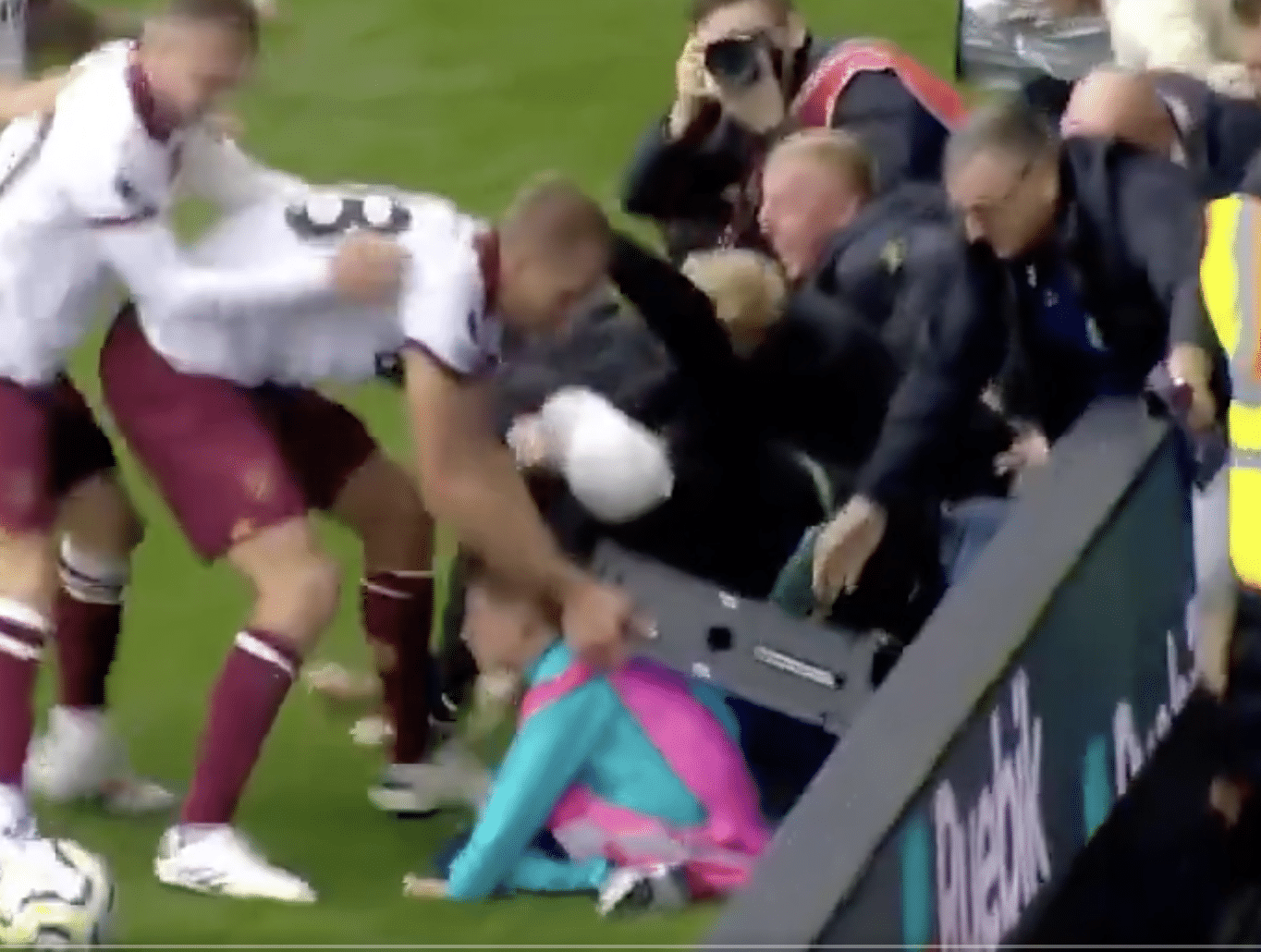 Soucek salva raccattapalle west ham.png