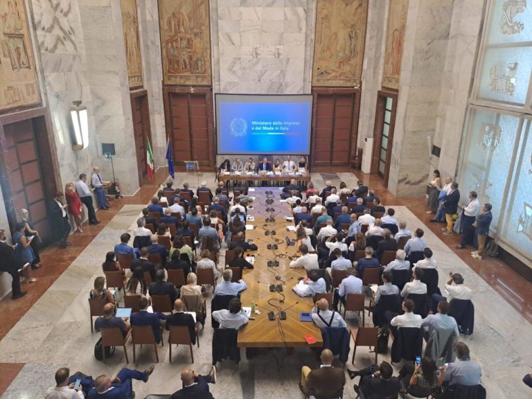 Tavolo Automotive presieduto dal Ministro per le Imprese e il Made in Italy Adolfo Urso sugli Incentivi auto 2 e1723105710592.jpg