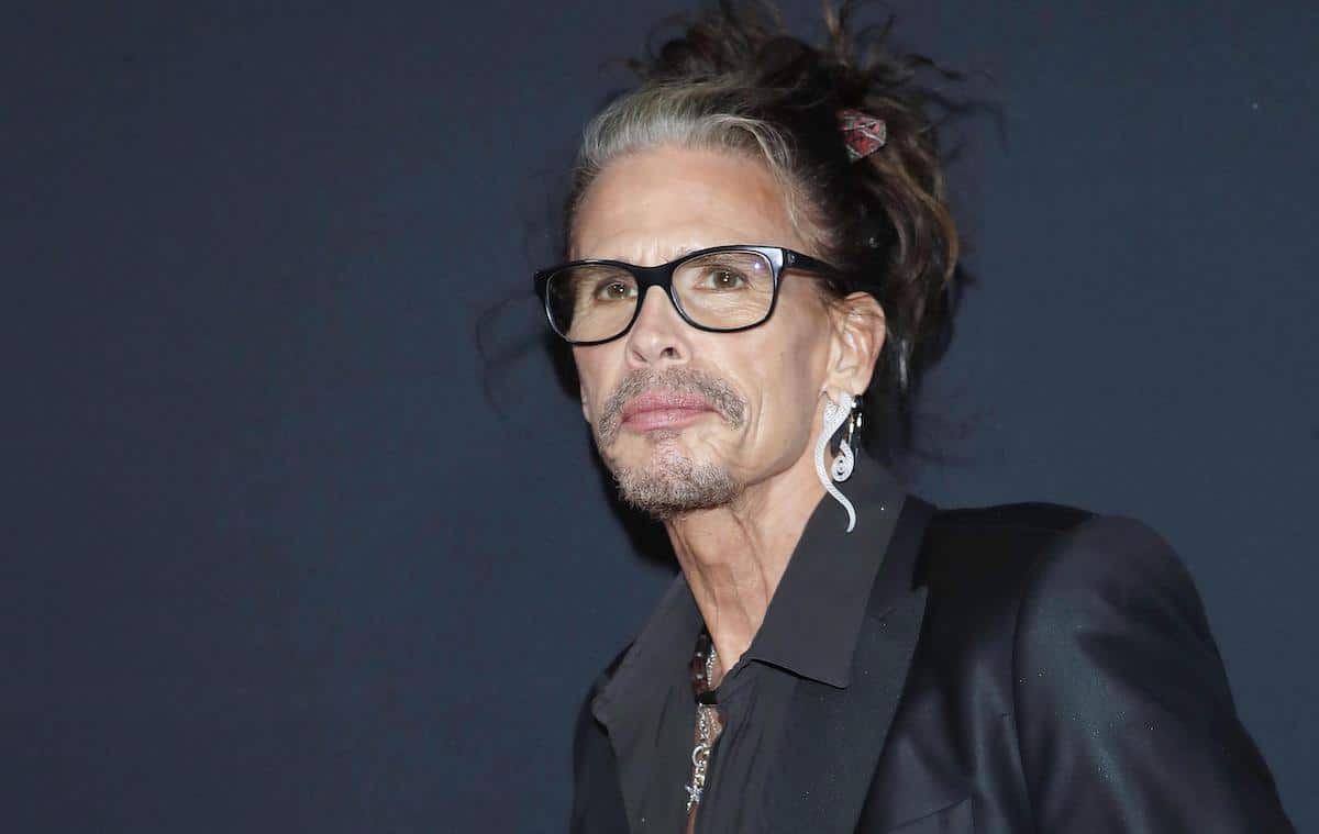 Gli Aerosmith annunciano il ritiro prima del tour d’addio: «La voce di Steven Tyler non sarà più la stessa, non ha recuperato dall’infortunio» 1 aerosmith steven tyler ritiro.jpg