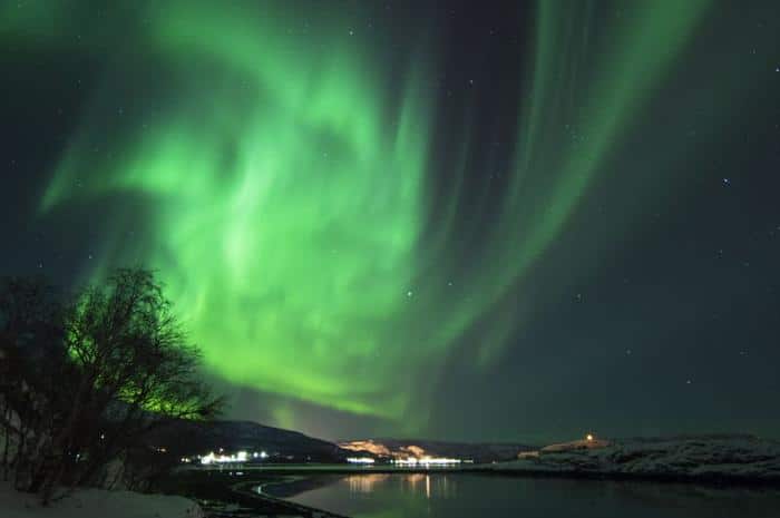 Uragani Spaziali: Misteriosi Vortici Magnetici nella Magnetosfera Terrestre 1 aurora m 1.jpg