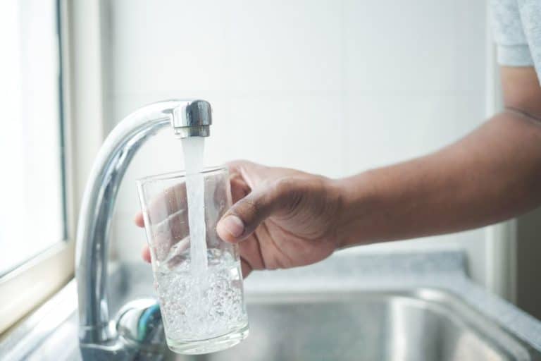 bere acqua dal rubinetto.jpg
