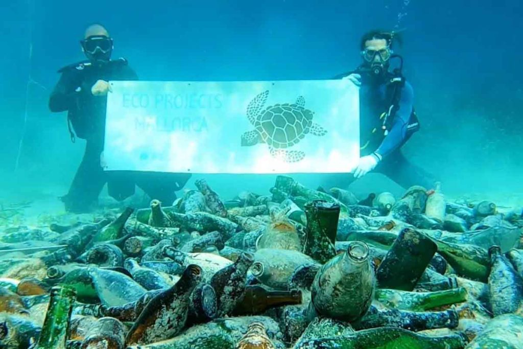 bottiglie di champagne nei fondali di Maiorca.jpg
