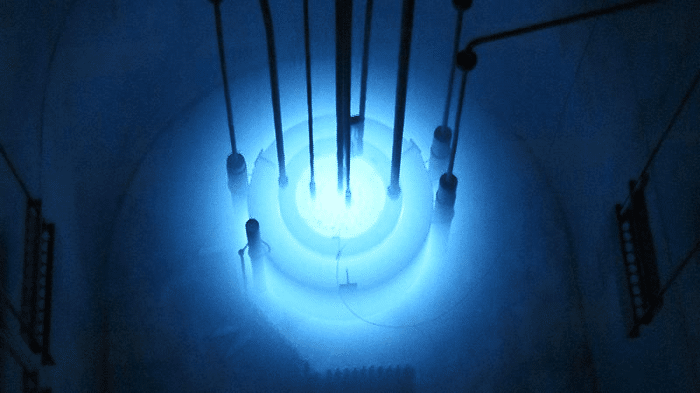 Alla scoperta del Telescopio Neutrino Cubico Chilometrico nell’oceano 5 cherenkov light m.png