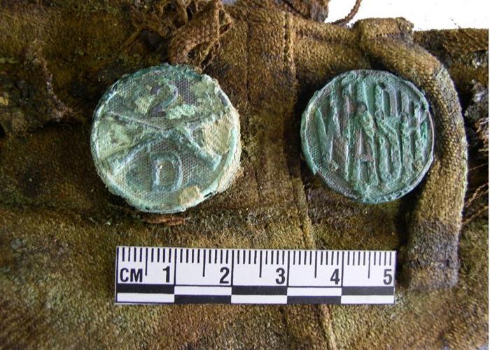 L’identificazione dei soldati americani della Grande Guerra 1 collar discs from pfc mcallister s uniform m 1.jpg