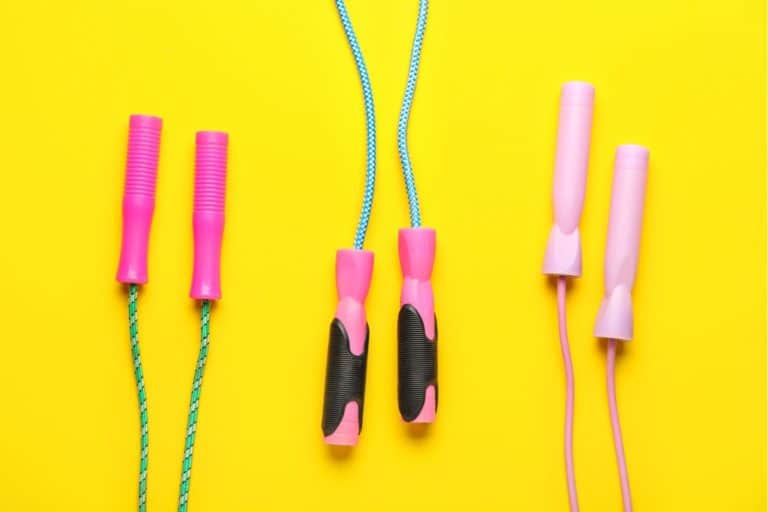 Corde per saltare fai da te: 4 idee colorate e divertenti per realizzarle con quello che hai in casa 5 corde fai da te.jpg