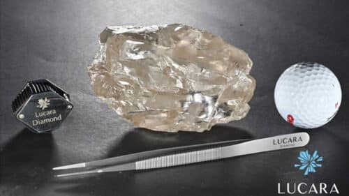 Un diamante gigantesco è stato trovato in Africa 1 diamante 500x281.jpg