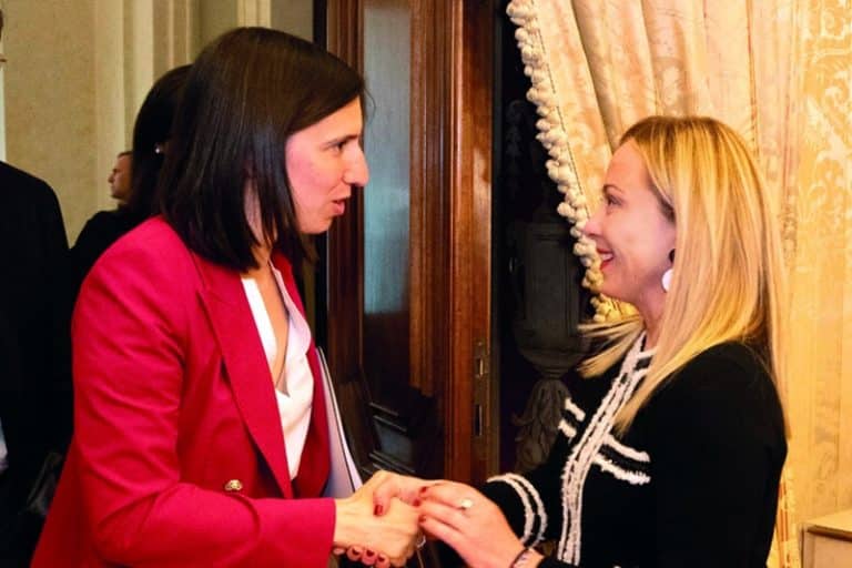Elly Schlein: «Giorgia Meloni cerca ogni giorno un nemico per coprire il governo» 1 elly schlein giorgia meloni.jpg