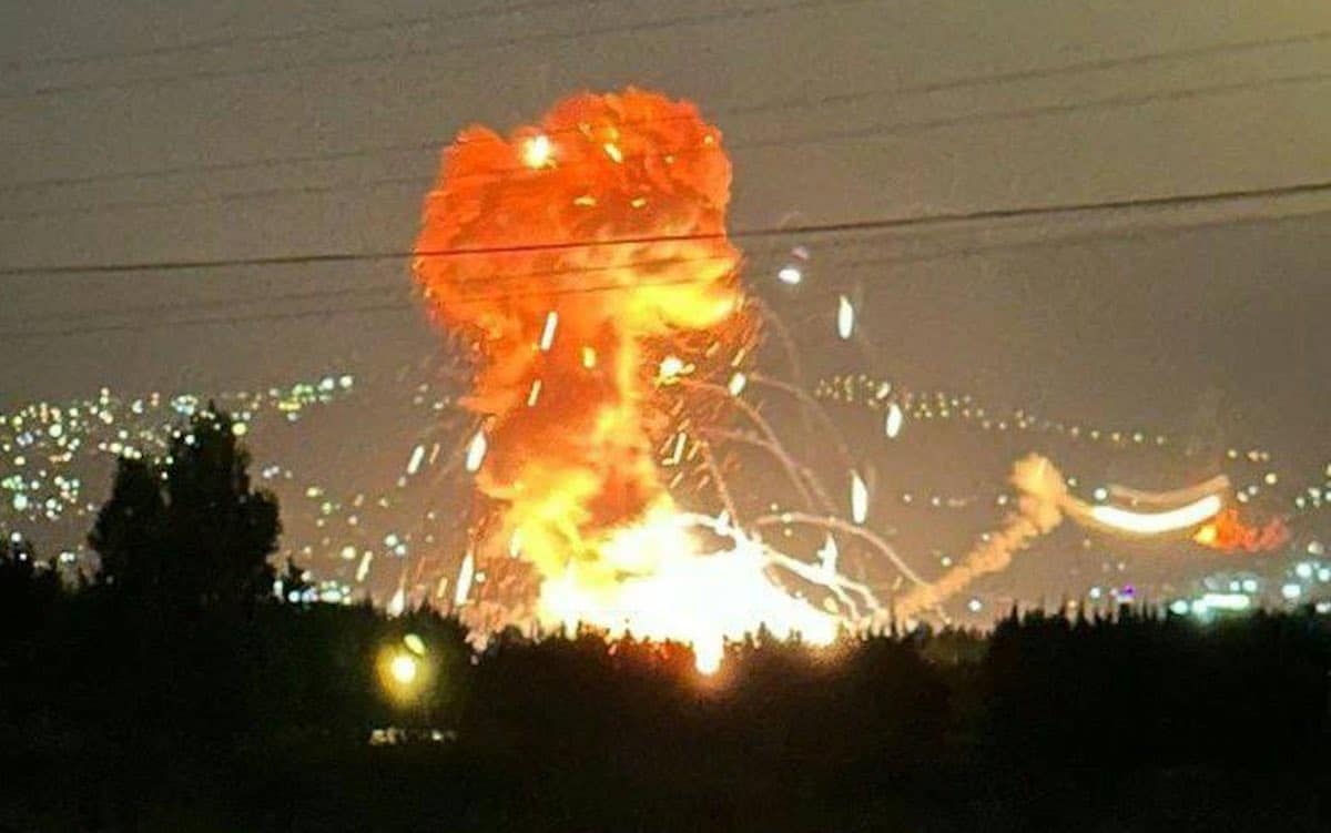 Raid di Israele in Libano, colpiti depositi di armi di Hezbollah: le esplosioni a catena squarciano la notte – Il video 1 esplosioni libano.jpeg