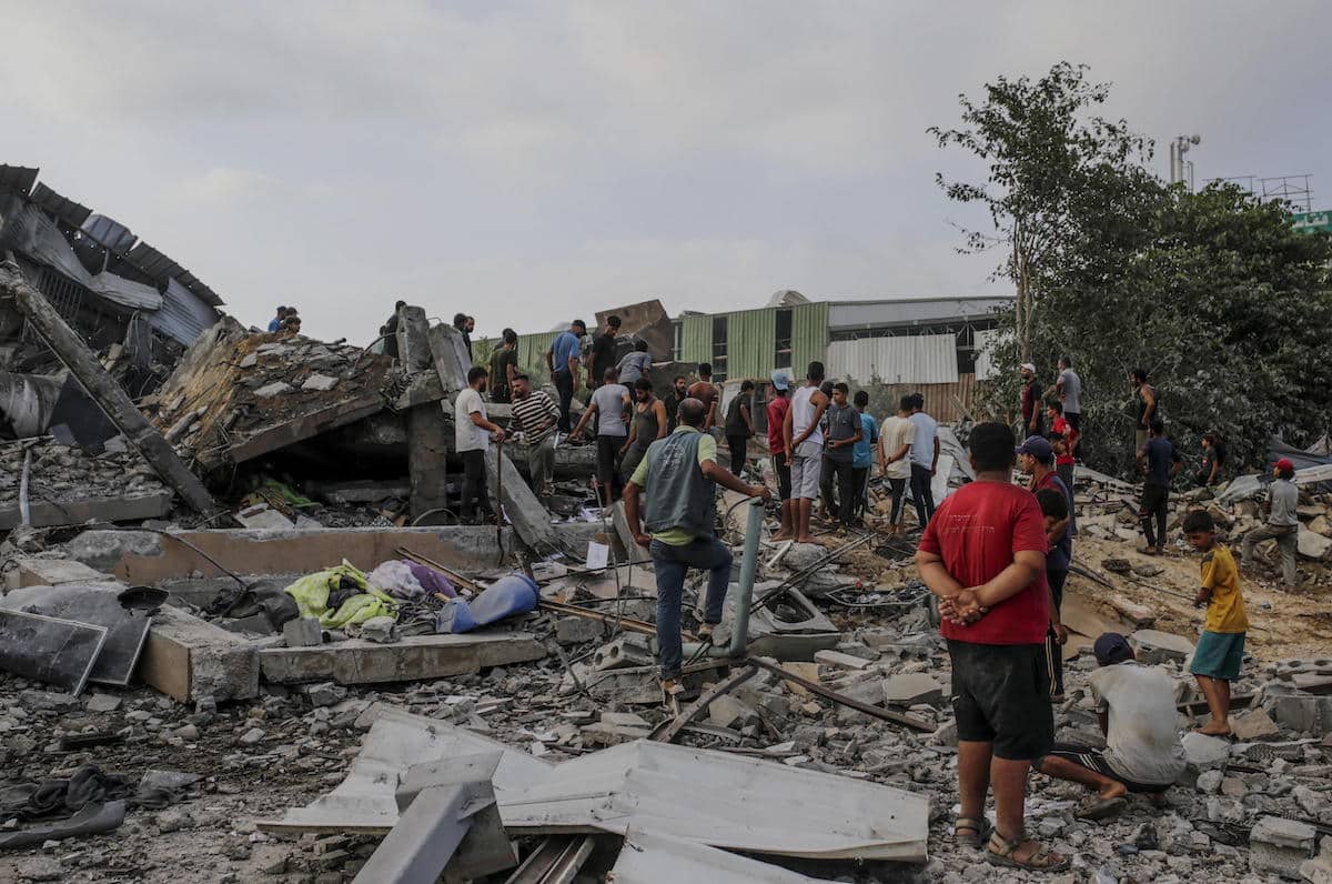 «Ricordate chi eravamo»: gli ultimi messaggi sui social dei civili a Gaza prima di morire 1 gaza striscia bombardamenti.jpg