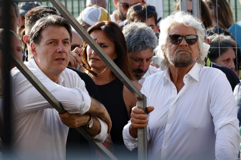 Tensione M5S, Conte replica a Grillo in vista della costituente: «Possiamo rifondarci». Il fondatore: «Simbolo, nome e regola dei due mandati non si toccano» 1 giuseppe conte beppe grillo assemblea costituente scaled.jpg