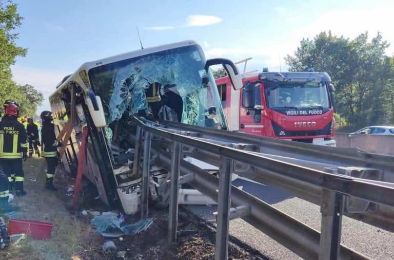 incidente a1 pullman turistico.jpg