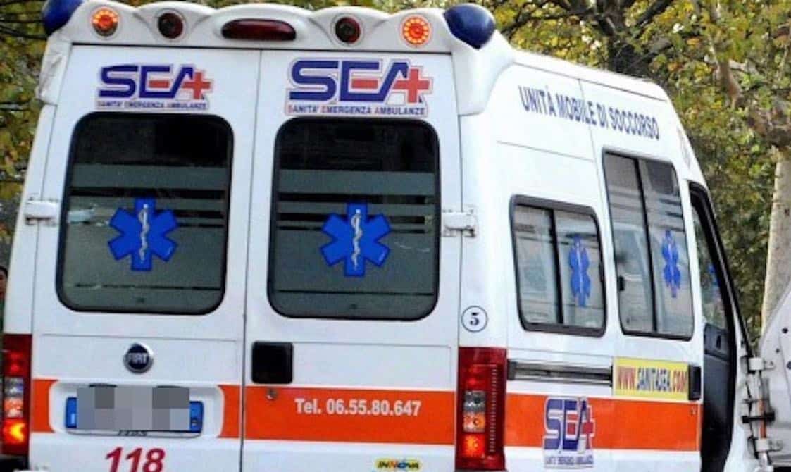 incidente roma casal palocco ambulanza.jpeg