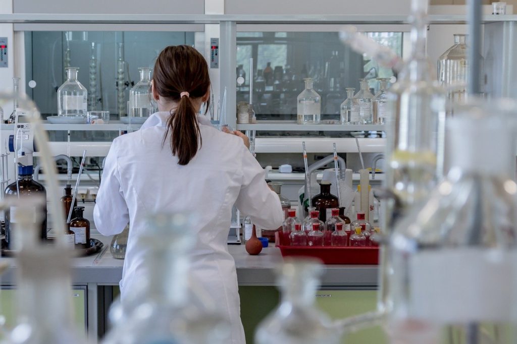 laboratory 2815641 1280.jpg