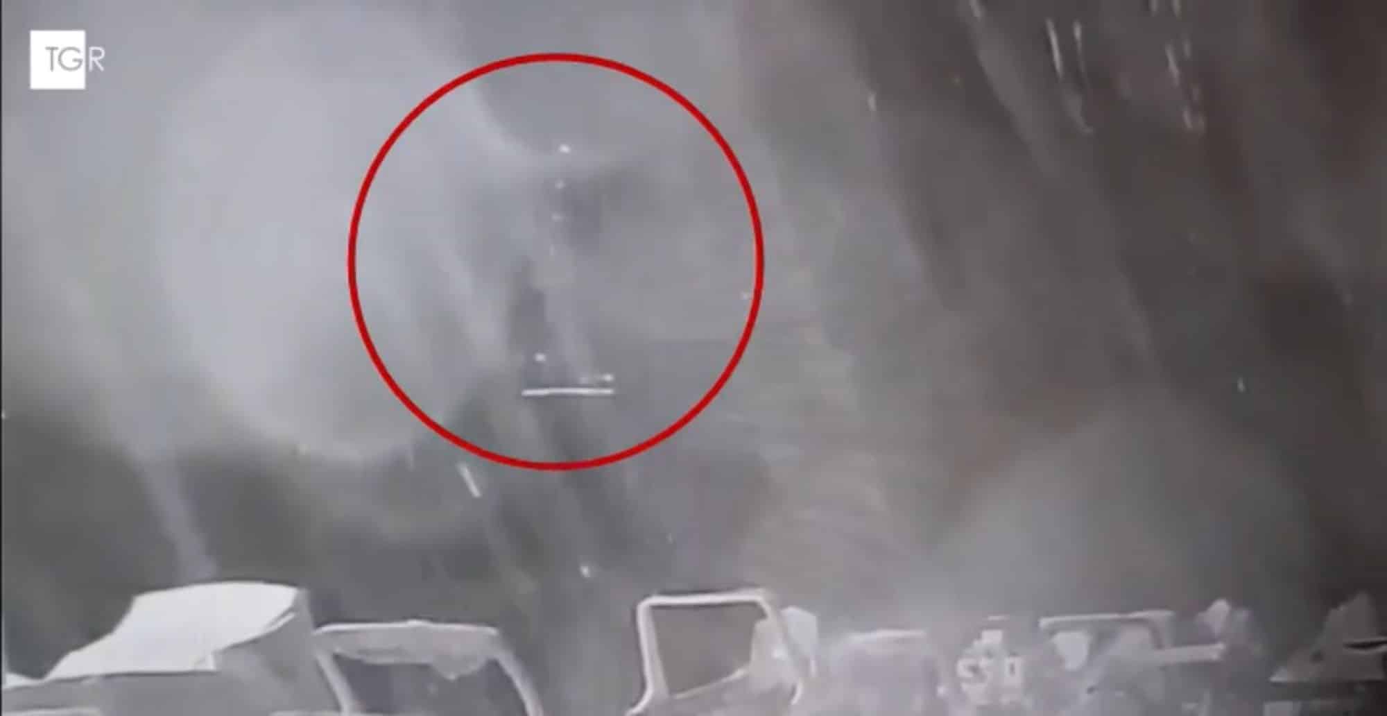 Palermo, spunta il video del naufragio del Bayesian. I sommozzatori aprono un varco nel veliero affondato: si cercano i 6 dispersi 1 naufragio bayesian video.jpg